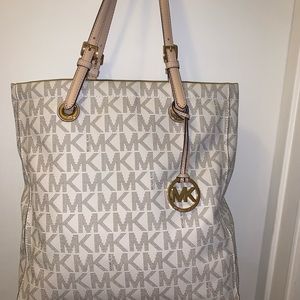Large Michael Kors tote purse new $400 Carried twice